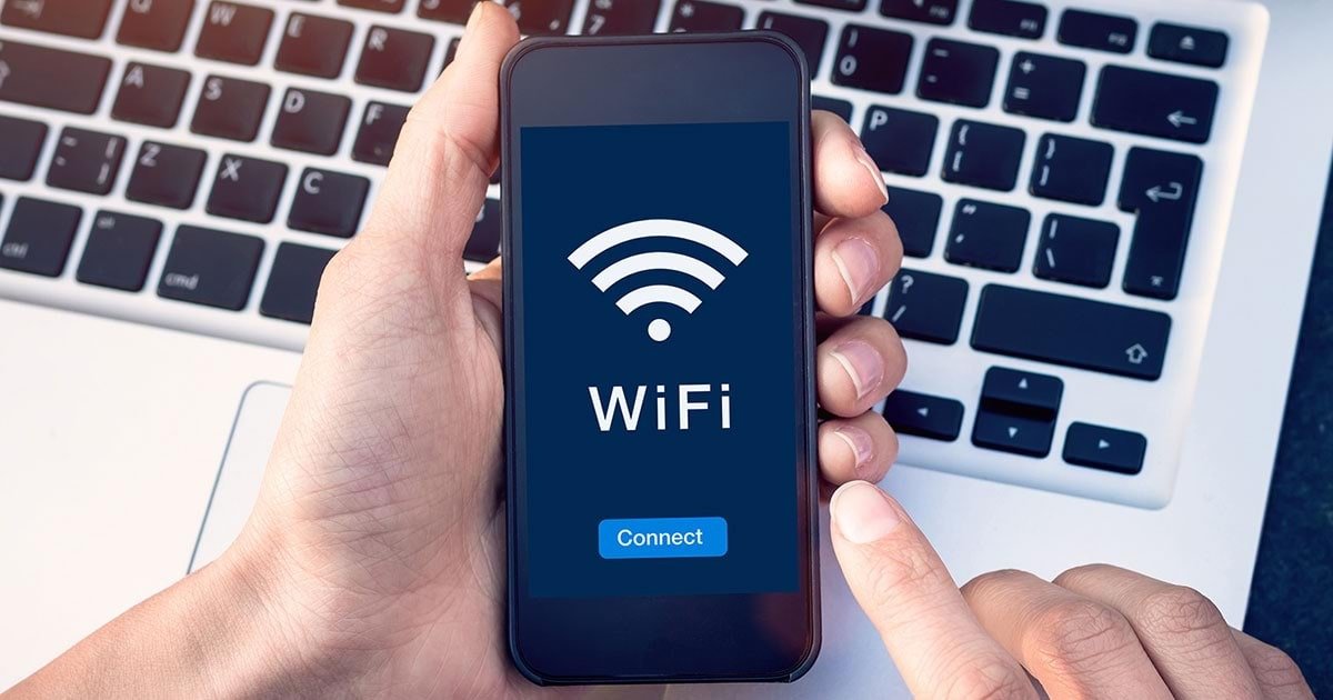 What are the potential security vulnerabilities associated with Wi-Fi networks, and what measures can be taken to minimize them?